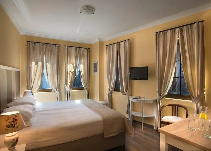 Effect Boutique Azzura - Adults Only 3*